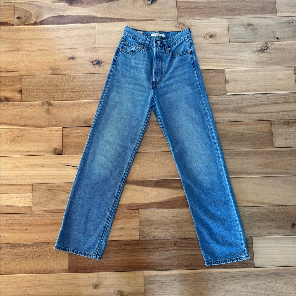 Women's Levi's® Premium
RIBCAGE STRAIGHT ANKLE WOMEN'S JEANS size 24